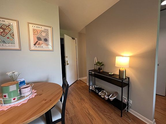 3rd image of 2007 N Sedgwick St APT 404