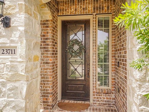 5th image of 23711 Oakdale Cliff Ct