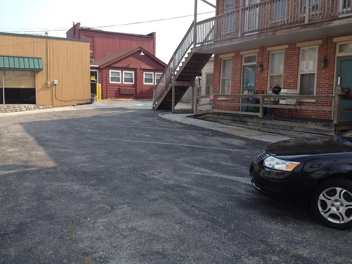 3 bed, 1.5 bath, 1500 sqft, $1,025 — Photo 2