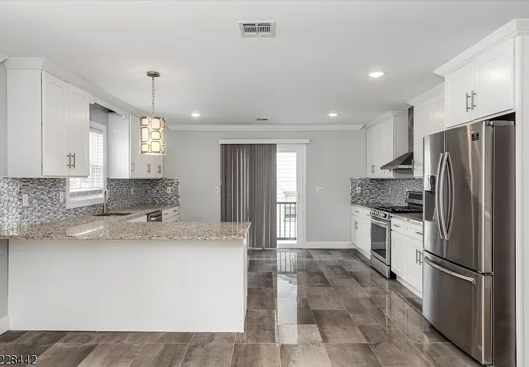706 Elm St — Photo 3