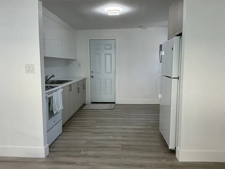 2605 Avenue F — Photo 9