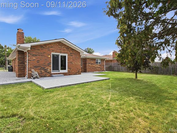 3rd image of 3465 Fox Hill Dr