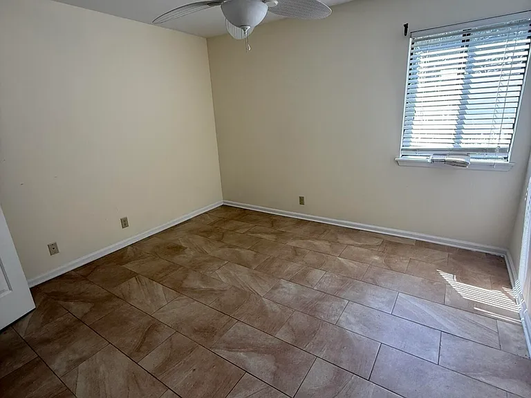 227 Walmar Grv — Photo 7