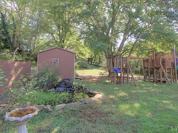 5th image of 106 Yorkshire Cir