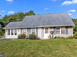 36 Towpath Rd, Levittown, PA 19056