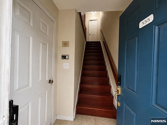 3rd image of 555 Ridge Ln