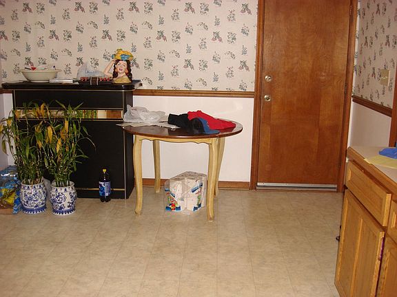 Eat In Breakfast Area of Kitchen