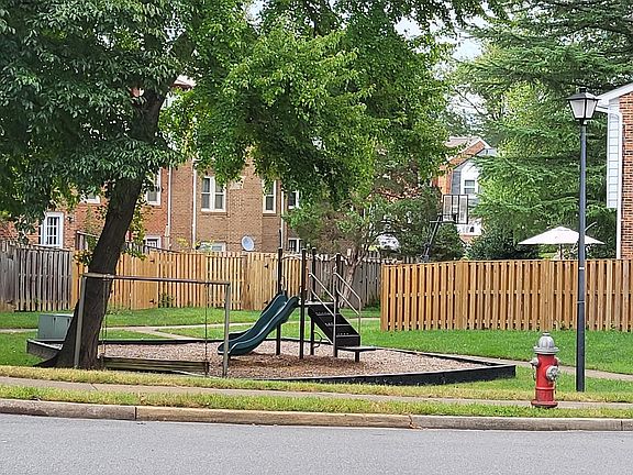 2nd image of 4550 Metro Ct
