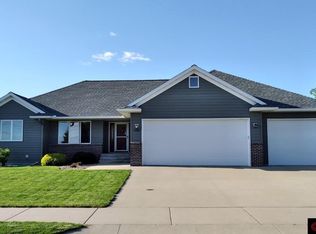 2320 Aspen Ln, North Mankato, MN 56003