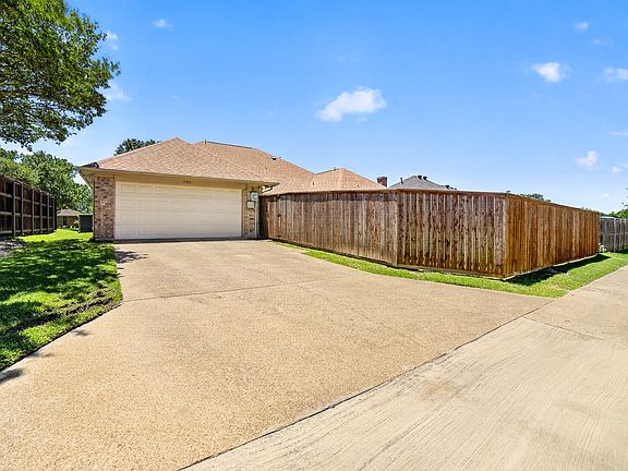 5th image of 1525 Danube Ln