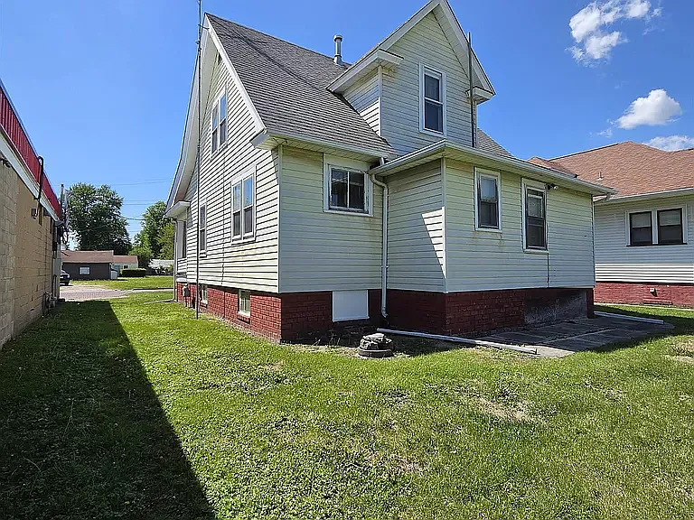 3 bed, 1002 sqft, $1,125 — Photo 2