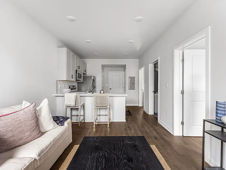 Urban Living Redefined Stylish Apartments Near Everything You Need — Photo 25