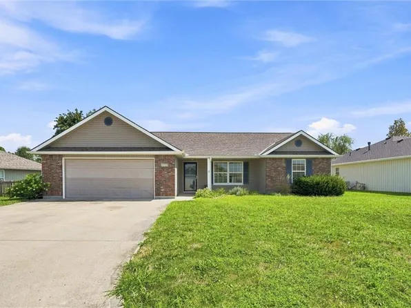 413 SW Graystone Dr, Grain Valley, MO 64029