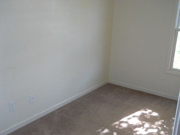 3rd image of 423 E 5th St
