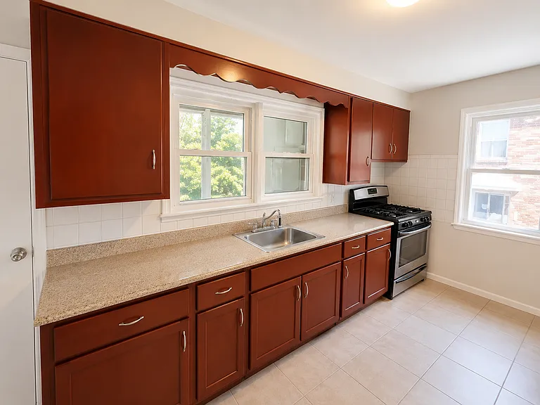 129 Maple Ave #3A — Photo 1