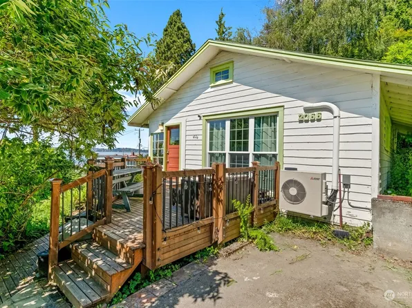 2366 Halleck Ave SW, Seattle, WA 98116