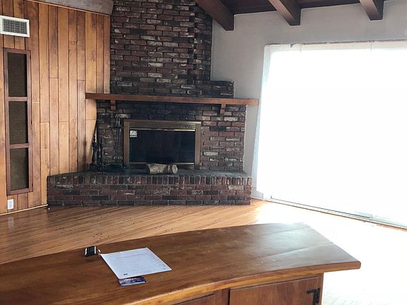 4th image of 305 E Tamarack Ave
