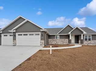 W7020 Jaclyn Ln, Greenville, WI 54942