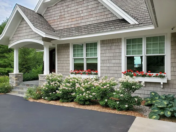 5554 S Spyglass Ridge Dr, Suttons Bay, MI 49682