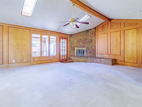 3rd image of 522 Stroud Ln