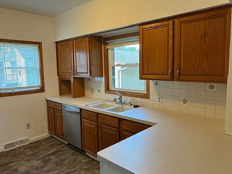 1231 W College Ave — Photo 6