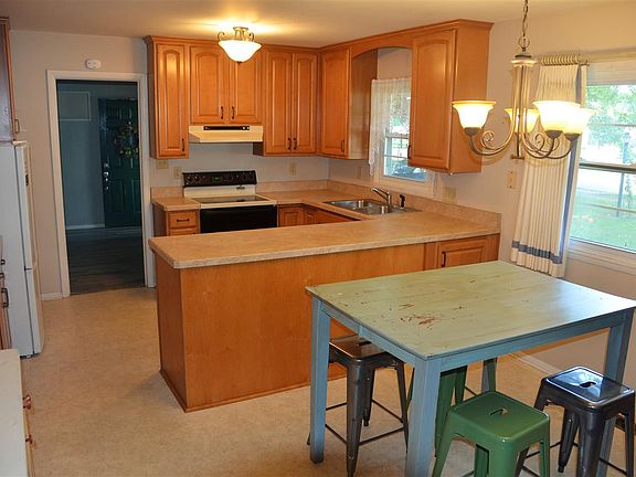 2nd image of 146 E Lawrin Blvd