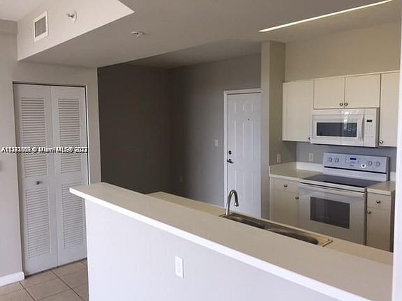 3rd image of 1 Glen Royal Pkwy APT 909