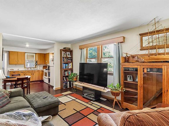 3rd image of 515 3rd Ave