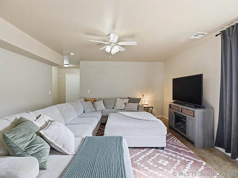 1407 W Haskell St — Photo 3