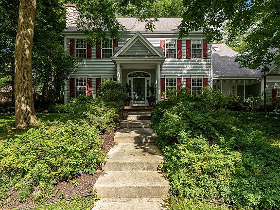 3rd image of 5011 Parliament Pl