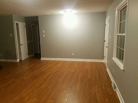 3rd image of 325 S Toria Dr