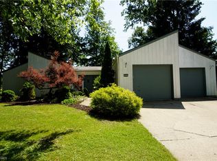 6058 Creekside Ln, North Ridgeville, OH 44039