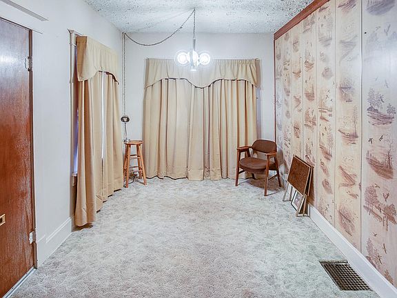 5th image of 554 N 81st St