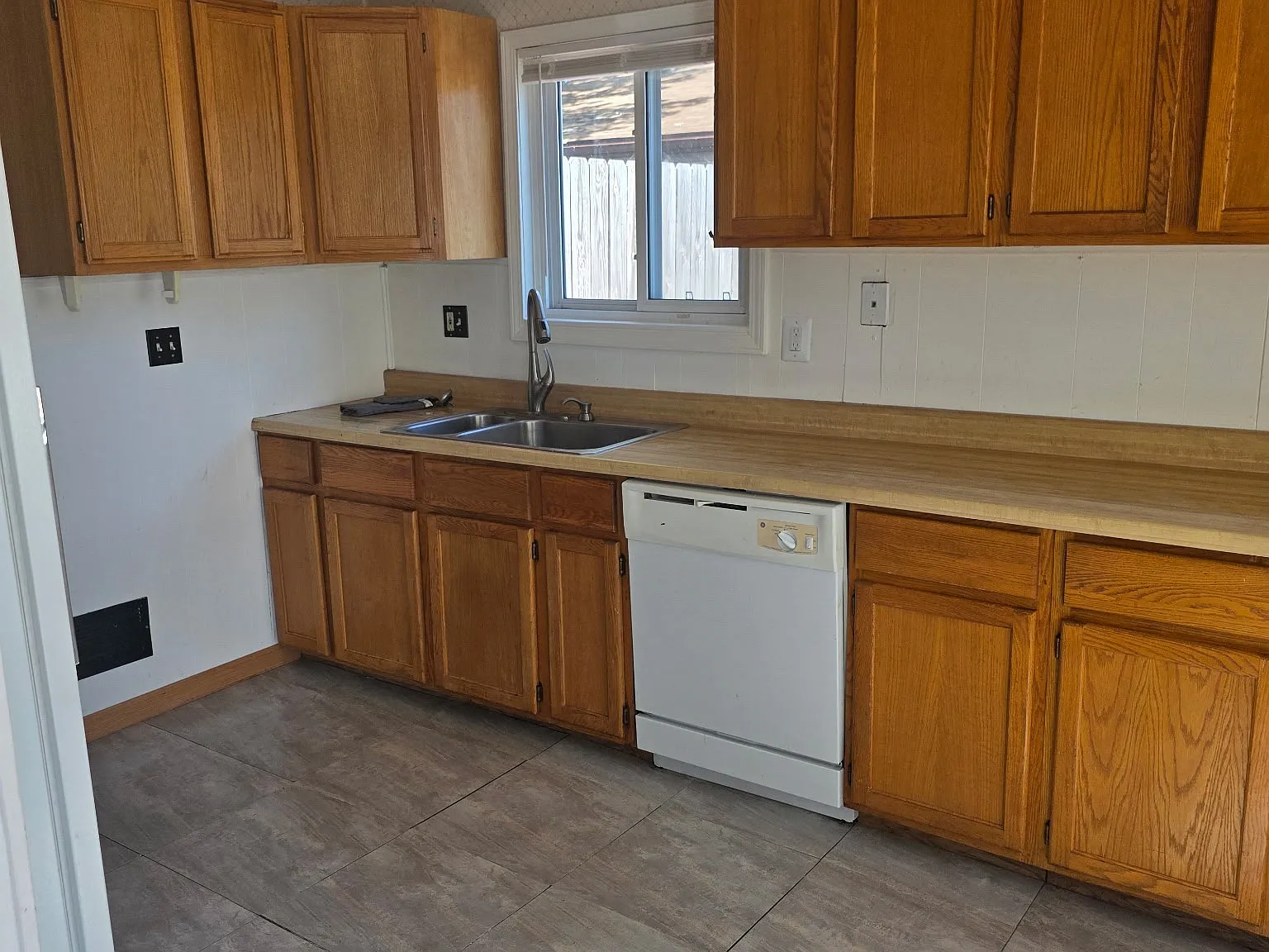 3 bed, 960 sqft, $1,450 — Photo 3