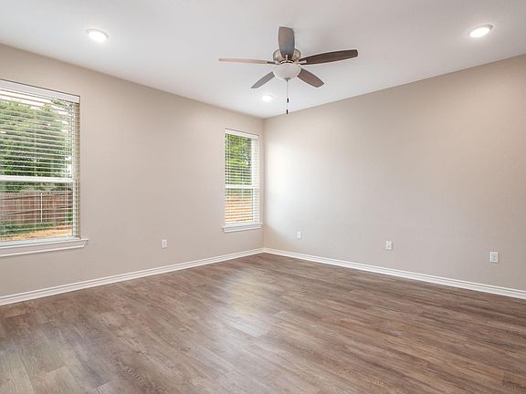 5th image of 308 Shahan St