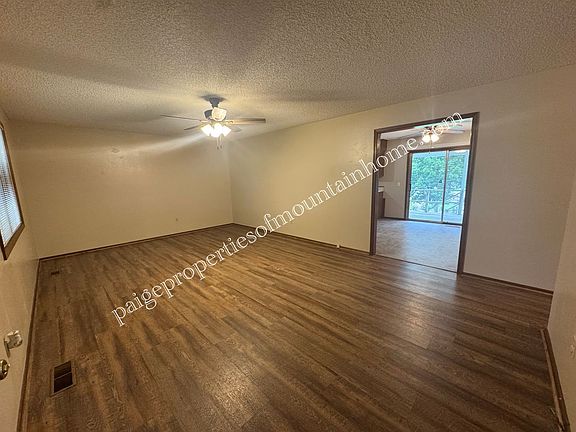 4th image of 1309 Post Oak Rd