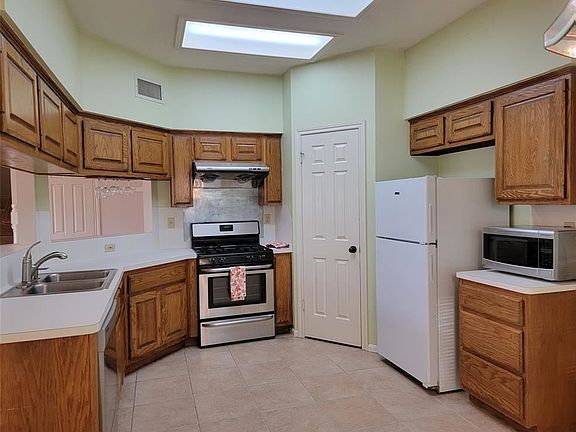 5th image of 1527 New Cedars Dr