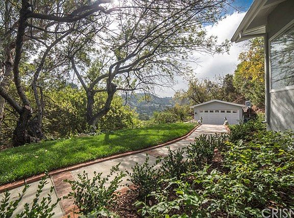 3rd image of 3521 Laurelvale Dr