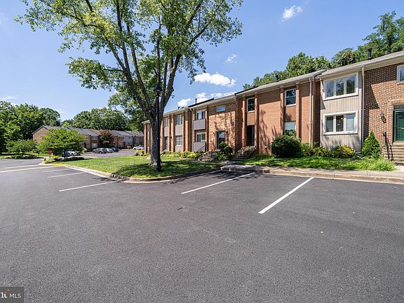 2nd image of 8322 Highcliffe Ct