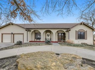 5206 Mansfield Ln, Shawnee, KS 66203