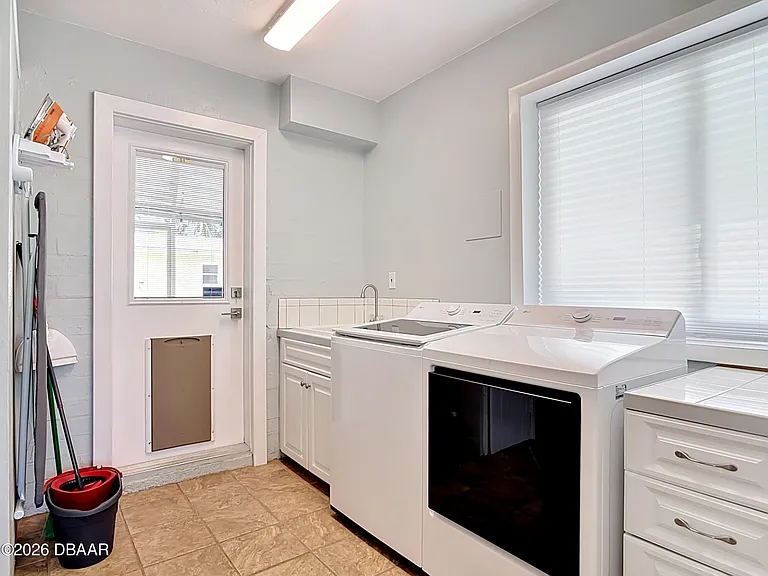 1621 N Oleander Ave — Photo 38