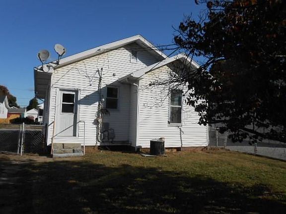 3rd image of 905 E Parkland Ave