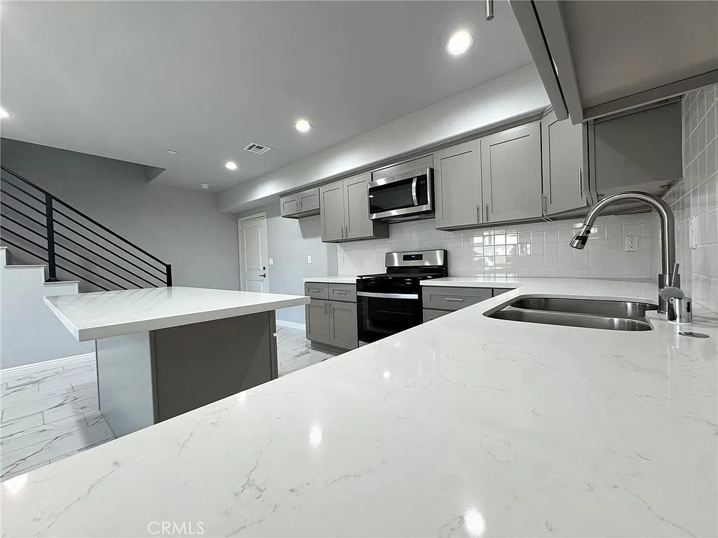 15616 Amar Rd — Photo 4