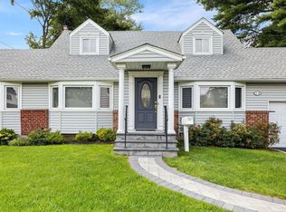 18 Ruth Blvd, Commack, NY 11725