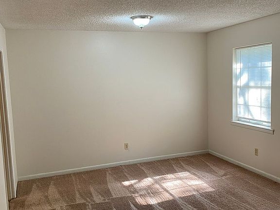 3rd image of 3090 Bent Oak Dr