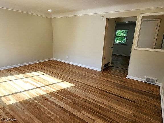 3rd image of 16207 Woodbrook Ave
