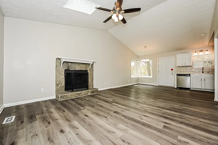 3 bed, 2.0 bath, 1191 sqft, $1,695 — Photo 4