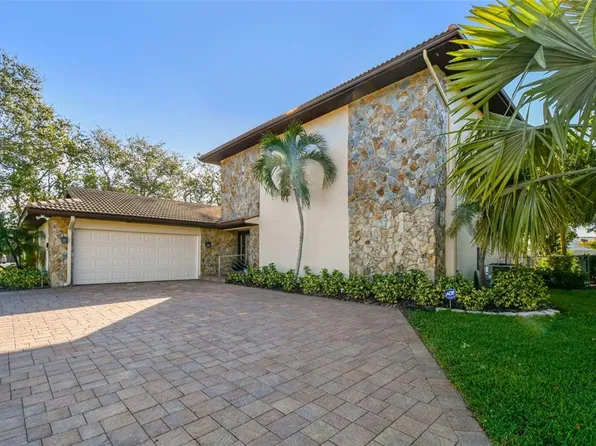 10073 S Yacht Club Dr, Treasure Island, FL 33706