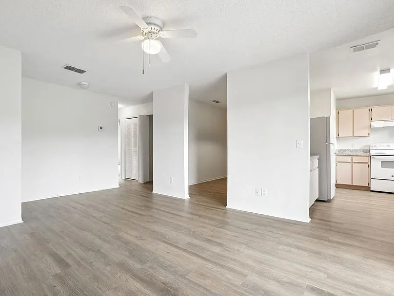 Pasco Woods Apartments — Photo 23