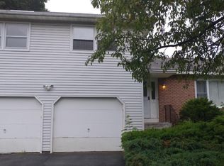 7 Longwood Dr, Loudonville, NY 12211